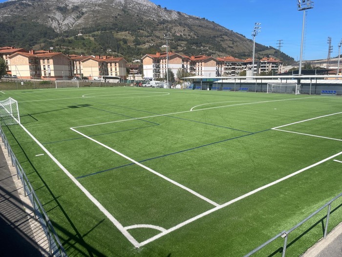 Garmendipeko goiko futbol zelaia, prest