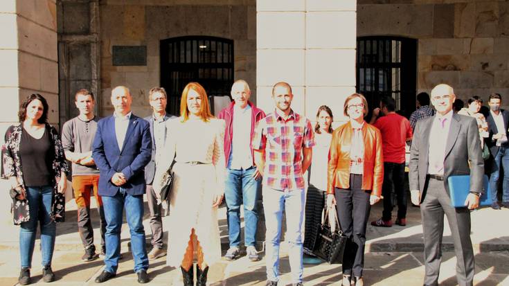 Euskara lehenesteko konpromisoa hitzartu dute banketxeek Uemarekin eta udalekin