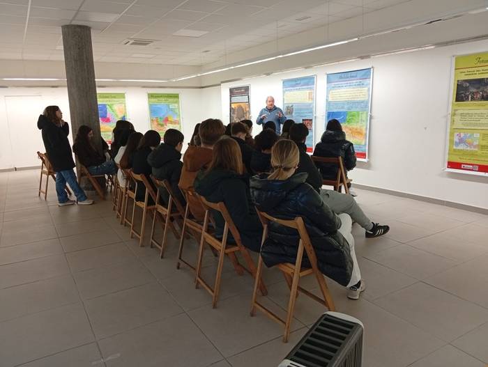 Bueltan da 'Habitat. Ezkutatu diguten historia' erakusketa