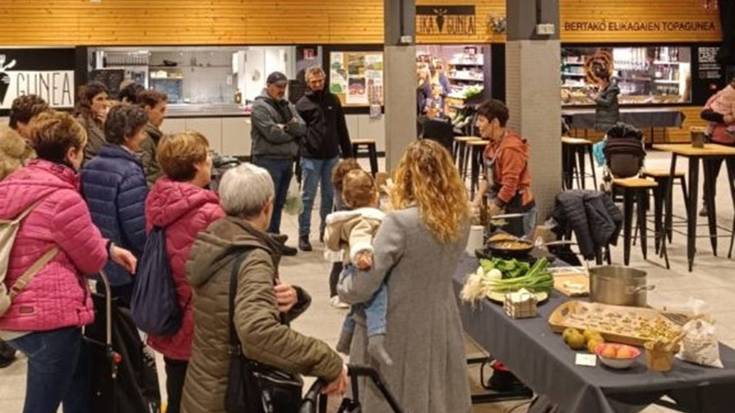 Baserritarren azoka ez ezik, showcooking saioa izango da ostiral arratsaldean Azoka Plazan