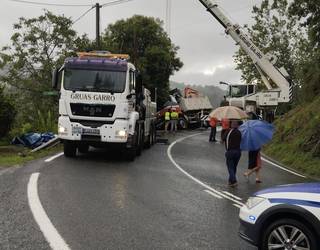 Kamioi batek istripua izan du Meagan, errepidetik aterata