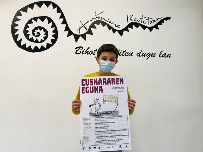 Euskararen Eguneko pegatina eta bideo lehiaketako sariak banatu dituzte