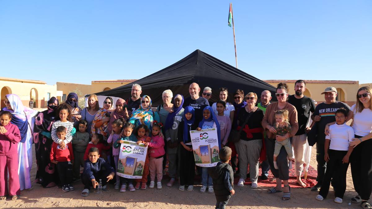 Oporrak Bakean kanpaina abiatu dute kanpalekuetatik bertatik