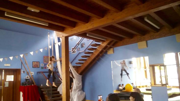 Etorkizuneko akrobaten erakustaldia egin zen larunbatean Torreberrin