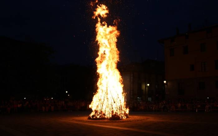 San Joan bezpera, suaren bueltako ospakizun