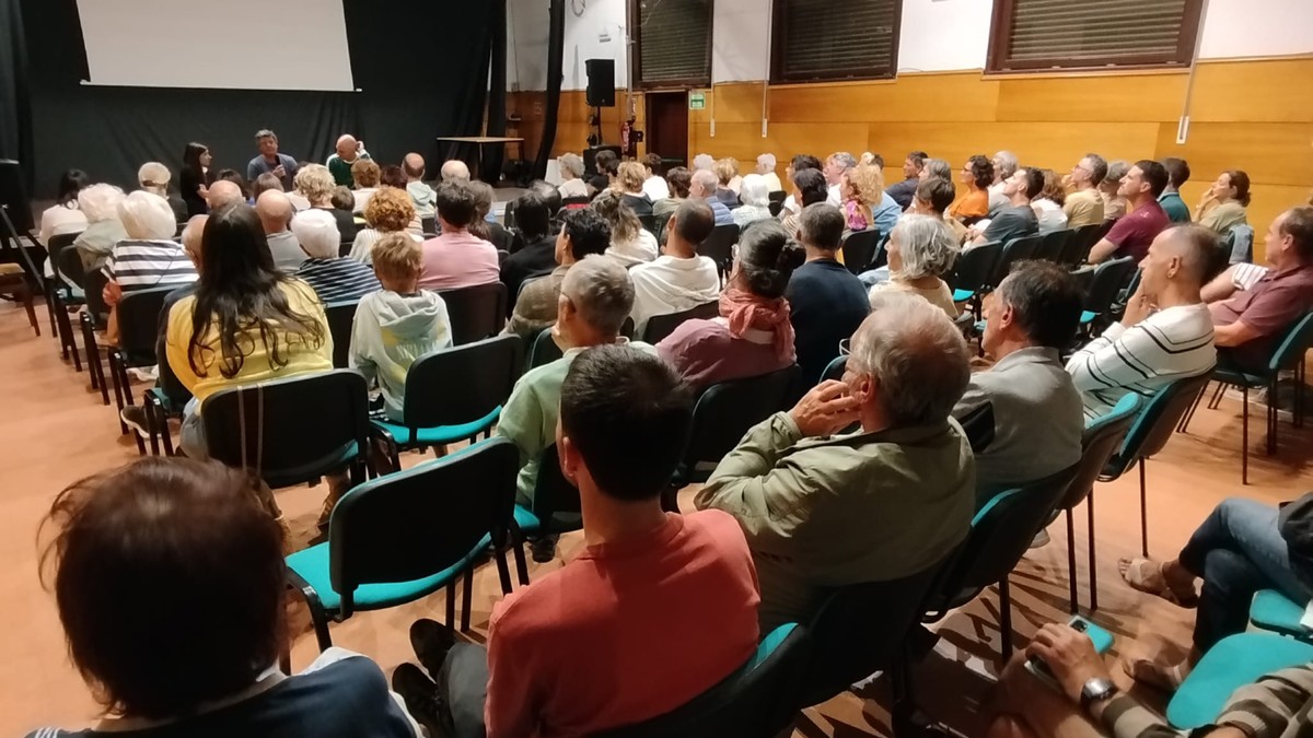 Jendetza elkartu da 'Los últimos pastores' dokumentala ikustera