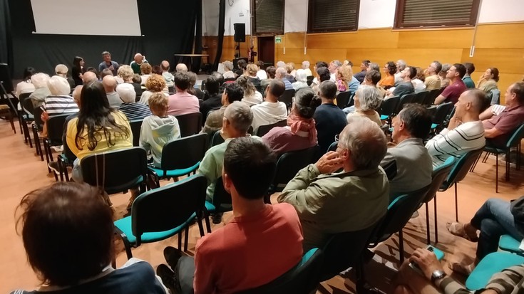 Jendetza elkartu da 'Los últimos pastores' dokumentala ikustera