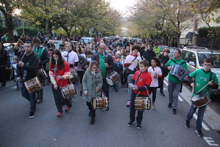 Zarauzko musika eskolako kideak Musikalean irten dira