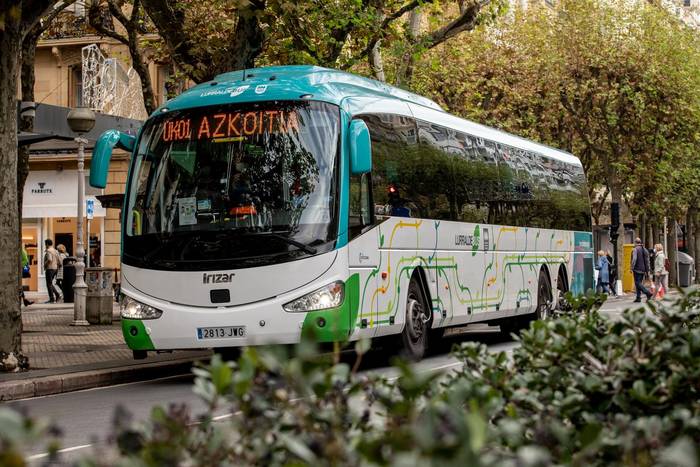 Autobusetik bota gintuen gidariaz