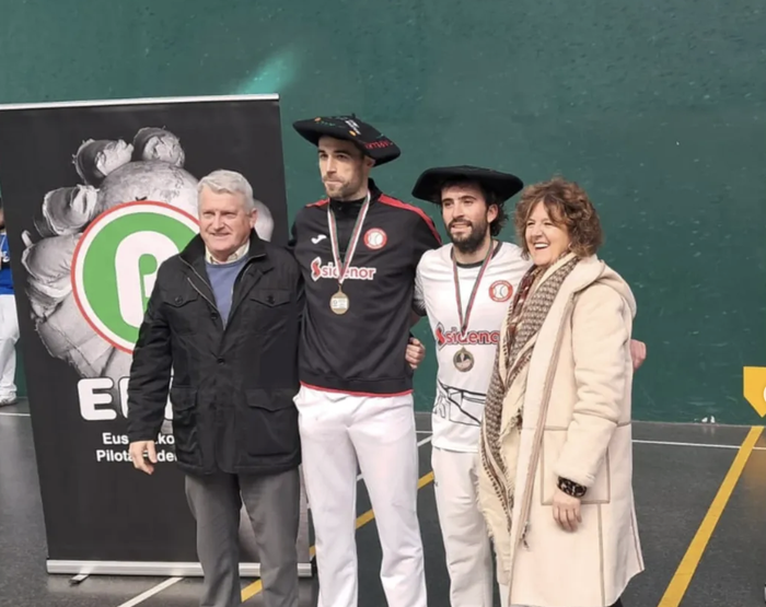 Jokin Aizpuruk eta Iker Epeldek gomazko paletako Euskal Ligako txapela jantzi dute