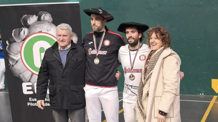 Jokin Aizpuruk eta Iker Epeldek gomazko paletako Euskal Ligako txapela jantzi dute