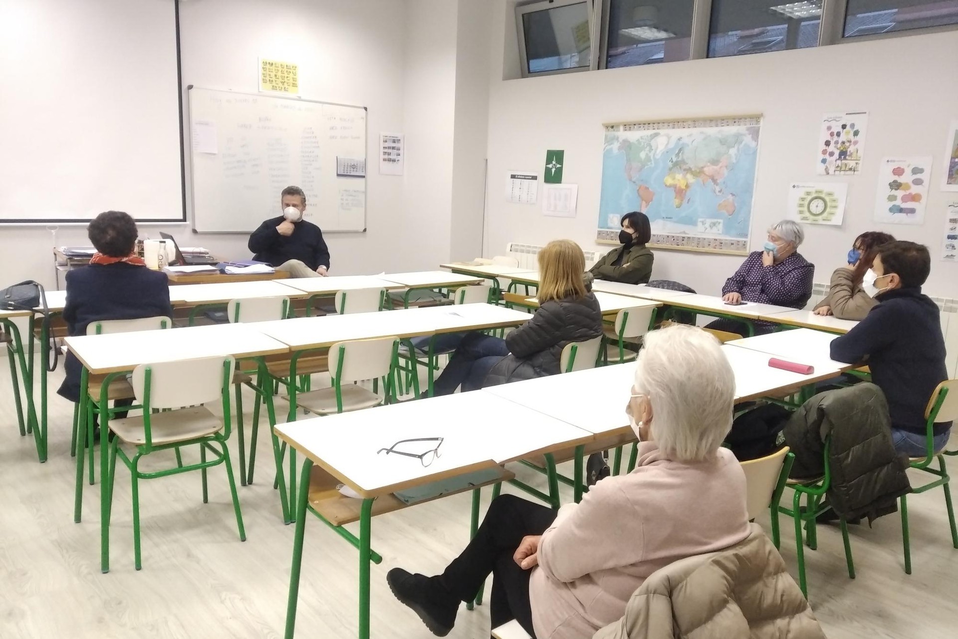 Zabalik da helduen eskolan izena emateko epea