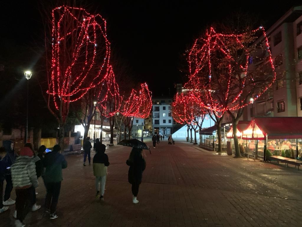 Piztu dituzte ilusioaren argiak