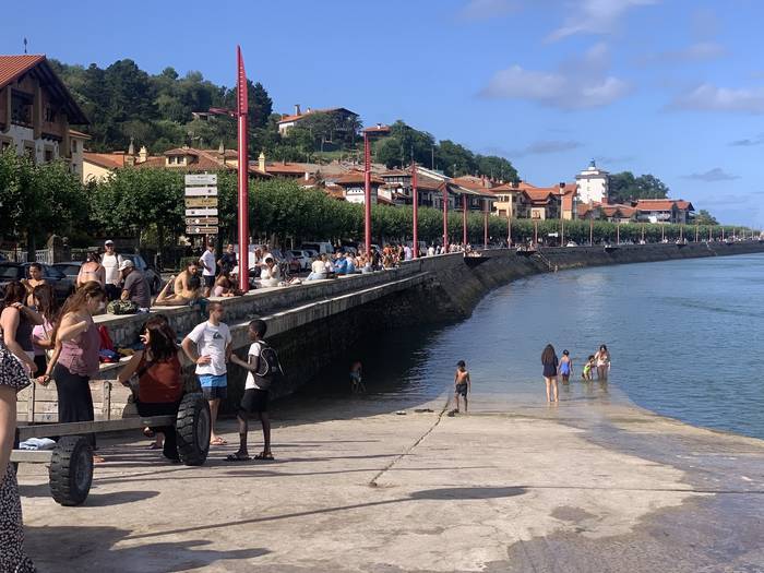 Errioan ez bainatzea gomendatu du Osasun Sailak, bainu eremu gisa erroldatu gabe dagoelako