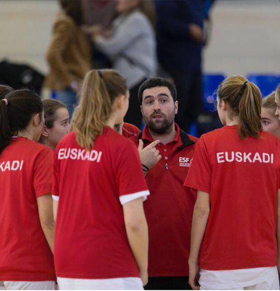 Luis Agirre 'Katxi': "Emaitzak ematen ditu ISB nesken harrobian egiten ari den lanak eta esfortzuak"