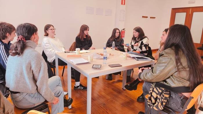 Irakurle taldearen saioa egin du Itaiak, 'Carcoma' liburuaren bueltan