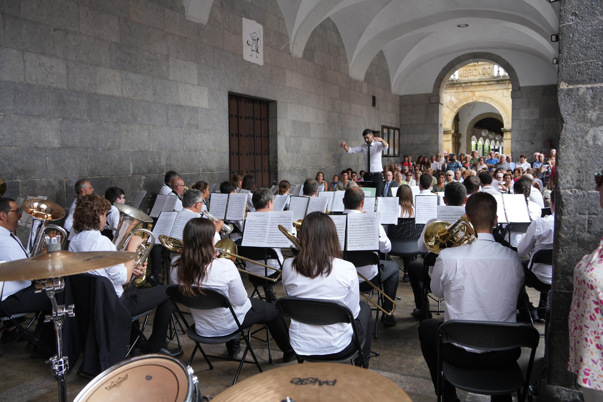 Urte bukaerako kontzertua emango du bihar Udal Musika Bandak