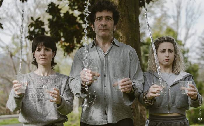 Antzerkia: 'Bi baso bat ur'