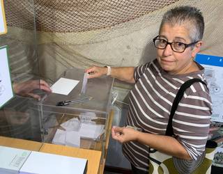 Oriotarrak hasi dira botoa ematen frontoi berria non eraiki erabakitzeko