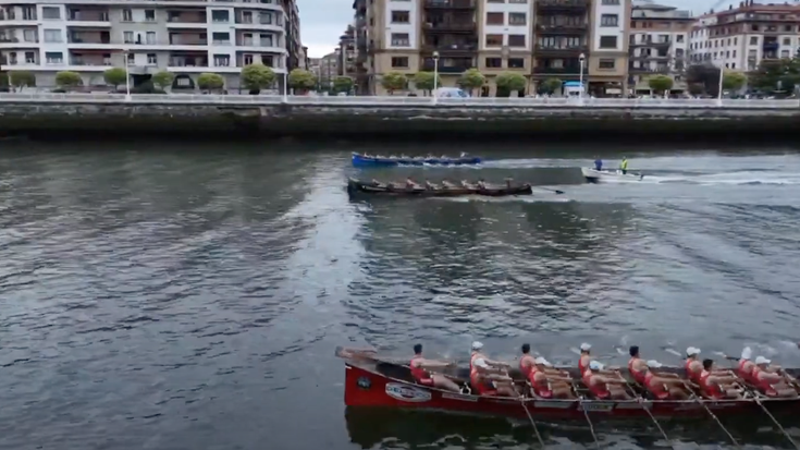 Portugaleten aritu dira gaur Zarauzko traineruak