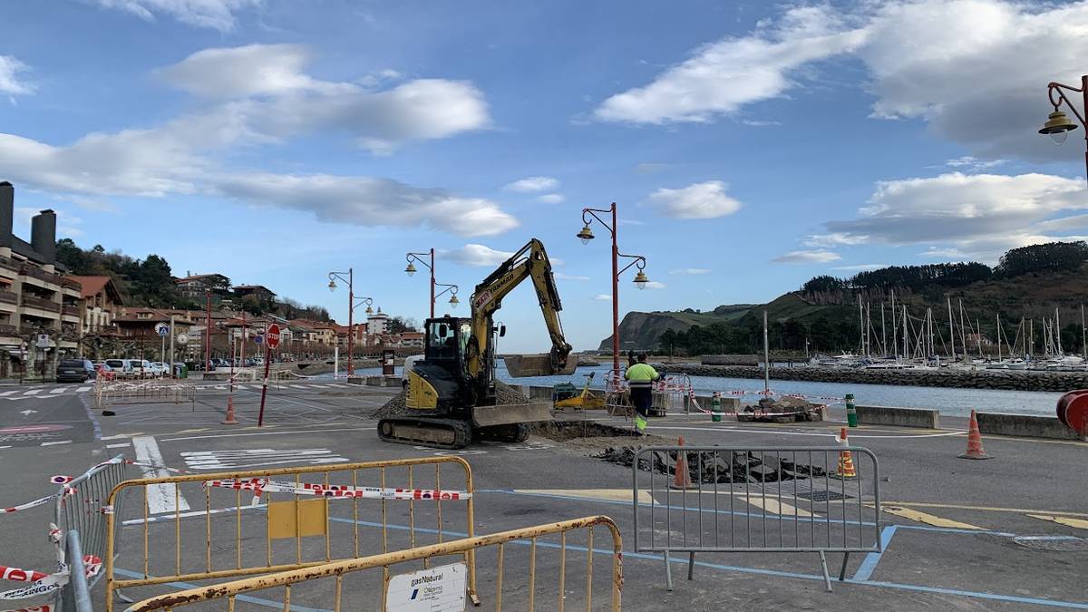 Asteburuan ere ez dira moilara sartuko Lurraldebuseko autobusak