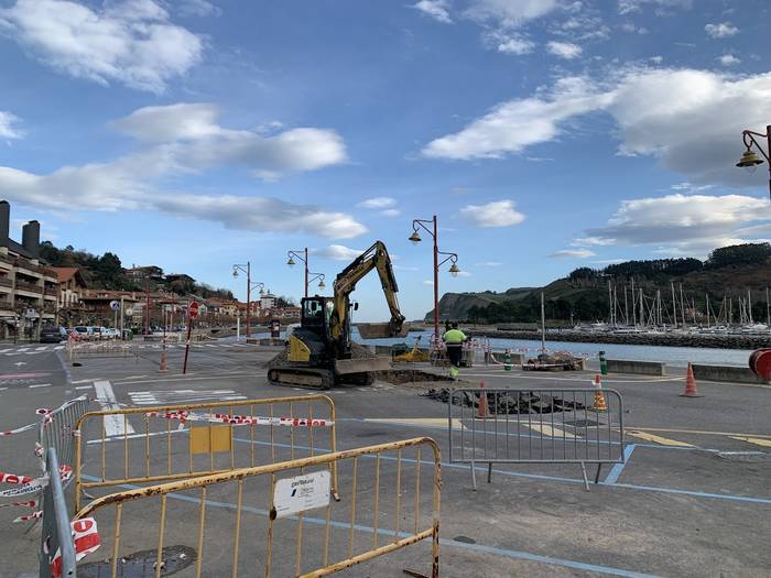 Asteburuan ere ez dira moilara sartuko Lurraldebuseko autobusak