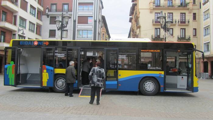 Zarauzko herribusa doakoa izango da sei urtez azpikoentzat