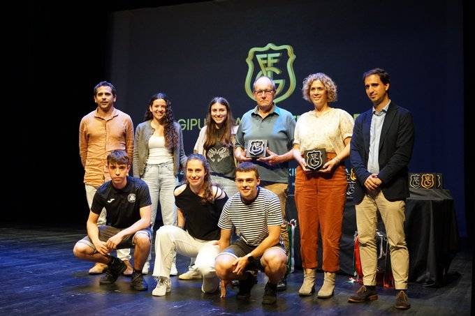 Kiroltasunaren saria jaso du Anaitasunako Ohorezko Kadeteen taldeak