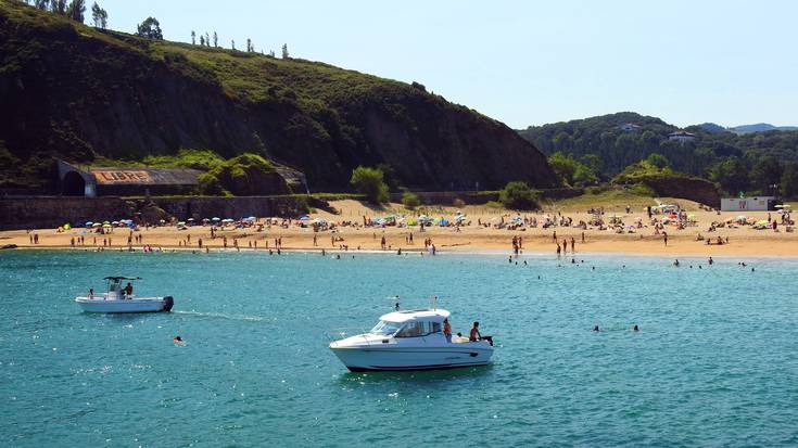 Ontziei Santiagoko hondartzara sarrera mugatzeko eskatu dute zenbait bainuzalek