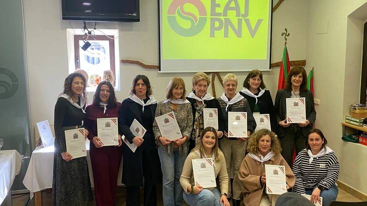 Udalean alderdia ordezkatu duten emakumeak omendu ditu Zumaiako EAJk