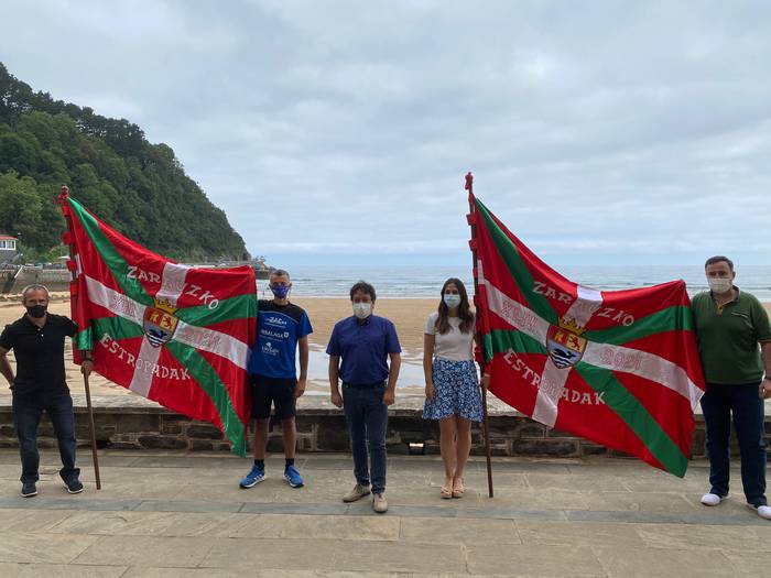 300 arraunzalek aurrez aurre ikusi ahalko dute Zarauzko 44. eta 13. Ikurrinen lehia