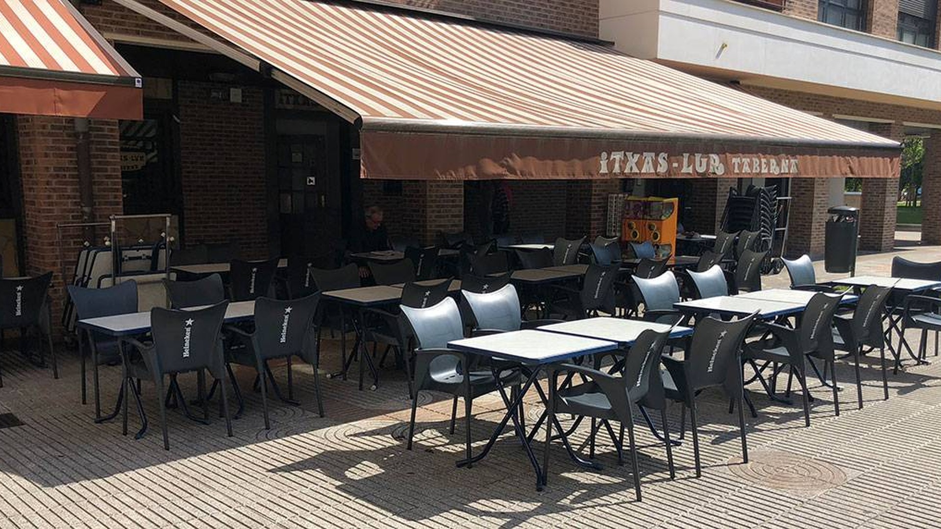 Zarauzko ostalariek Gau Beltza ospatuko dute larunbatean