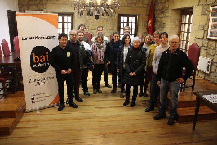 Zarauzko hiru eragile batu dira Bai Euskarari ziurtagirira