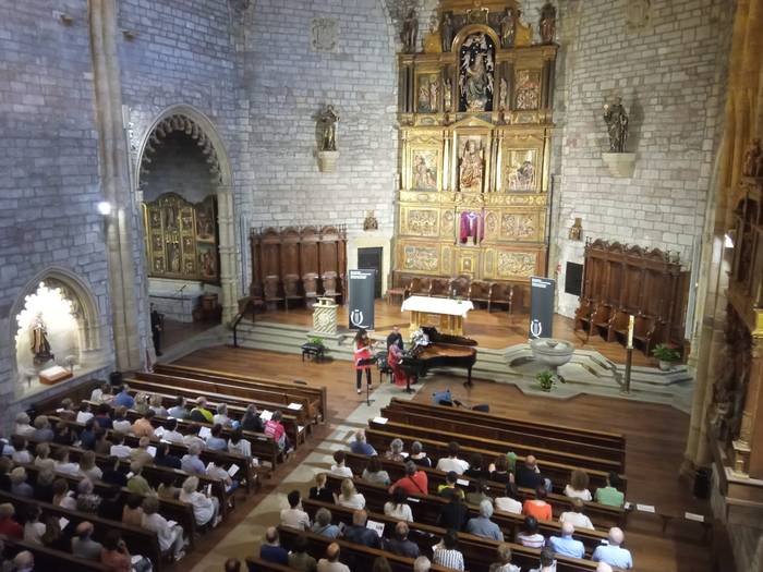 Amaiera borobila musikaz betetako egunei