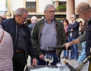 Txakolinaren aitzakian, topa