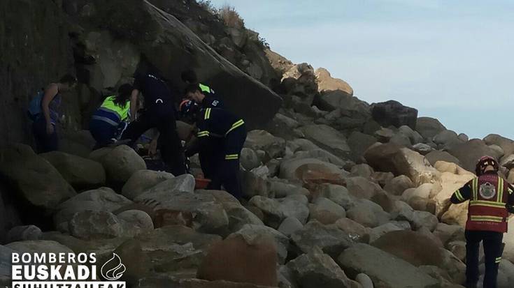 Onik atera dute Inpernupeko labarretara erori den gizonezkoa