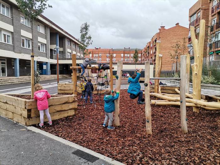 Herri Eskolako patioa irekita egongo da aurrerantzean eskola ordutegitik kanpo