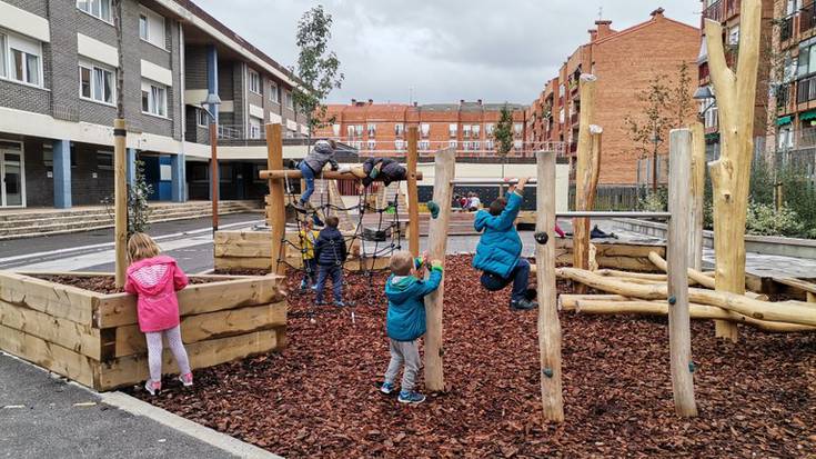 Herri Eskolako patioa irekita egongo da aurrerantzean eskola ordutegitik kanpo