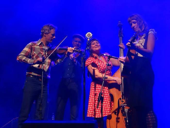 Foghorn Stringband taldeak kontzertua emango du ostegunean, Zarauzko Euskalduna tabernan