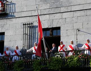Altxatu dute Azkoitiko bandera ofizial berria