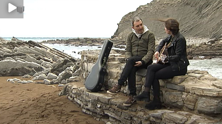 BIDEOA: Zumaiako garai bateko eta egungo kantak, Maddalen Arzallusen eskutik