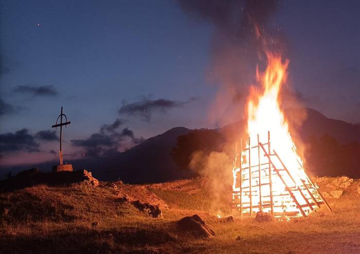 San Joan bezperarekin, Oñatzen ere piztu dute sua