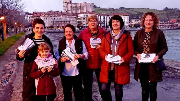 Gabonetako kanpainan zozkatutako erosketa txartelak eman ditu Gertuk