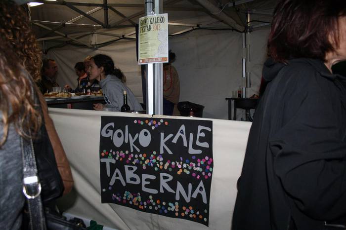 Goiko Kaleko festak iruditan jaso ditu Karkarak