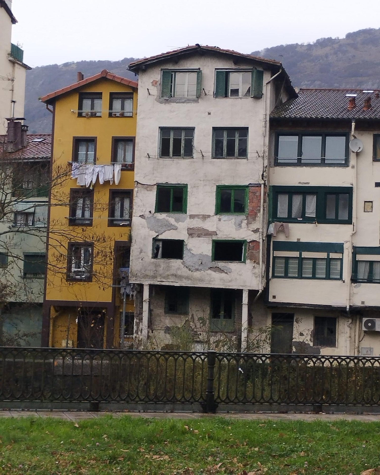 "Herri tristea eta abandonatua"