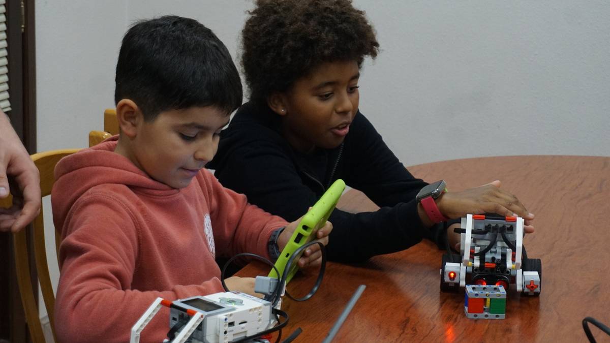 Robot eta bideojoko artean, logika eta matematika jorratzen