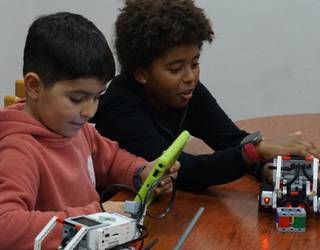 Robot eta bideojoko artean, logika eta matematika jorratzen