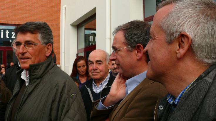 Iritzia:  "Basamortuak zeharkatzen"