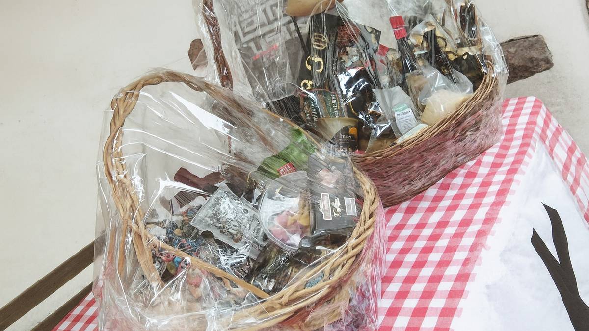 Preso eta iheslarien aldeko otarrea zozkatu dute