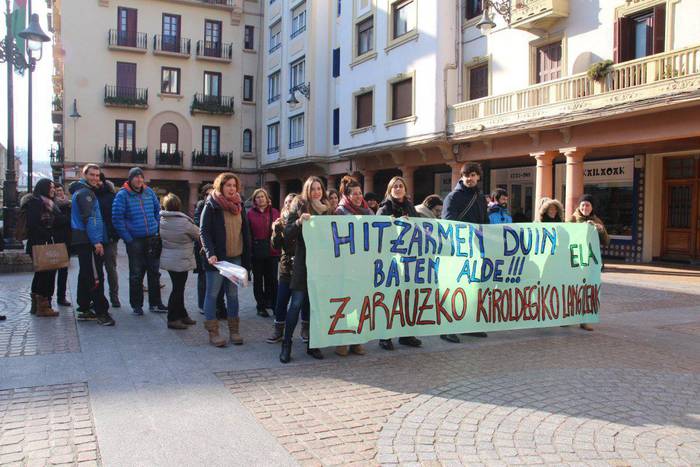 Hitzarmen duin bat eskatu dute Zarauzko kiroldegiko langileek